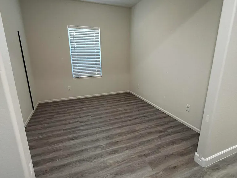 11204 W Mobile Ln — Photo 30