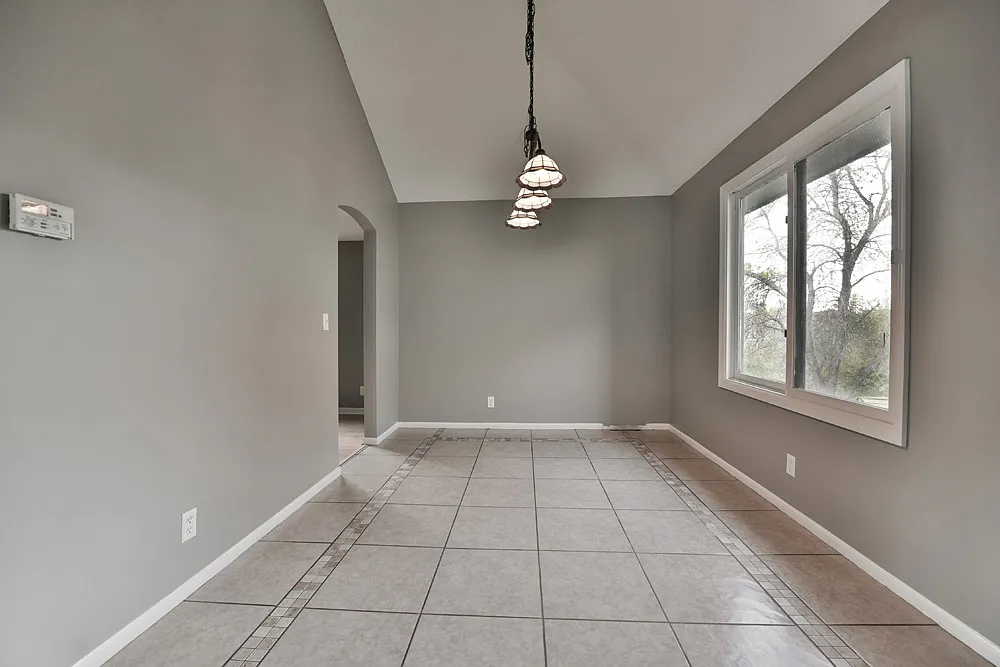 15565 Shirley Circle — Photo 4