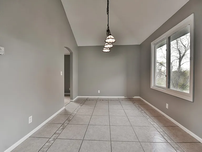 15565 Shirley Cir — Photo 4