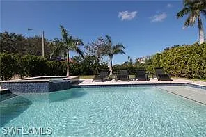 11002 Vanderbilt Dr