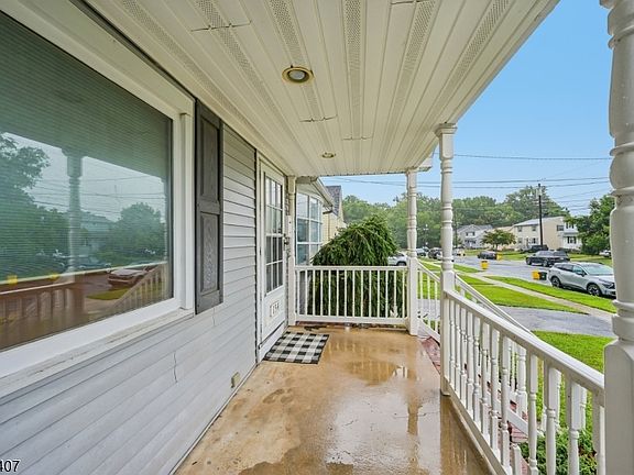 3rd image of 154 Marlboro Rd