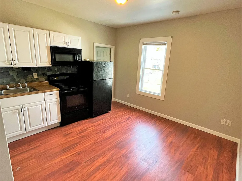 378 Center St #1