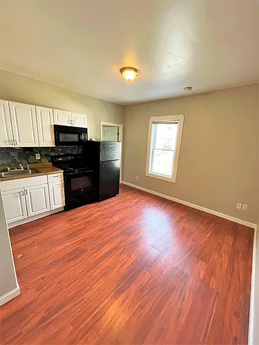 378 Center St #1 Photo 1