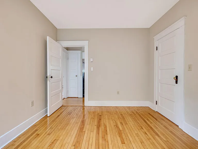 27 Chrome St — Photo 17