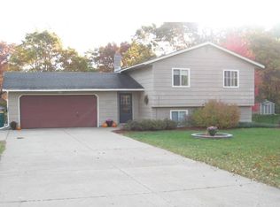 2850 Laurel St S, Cambridge, MN 55008