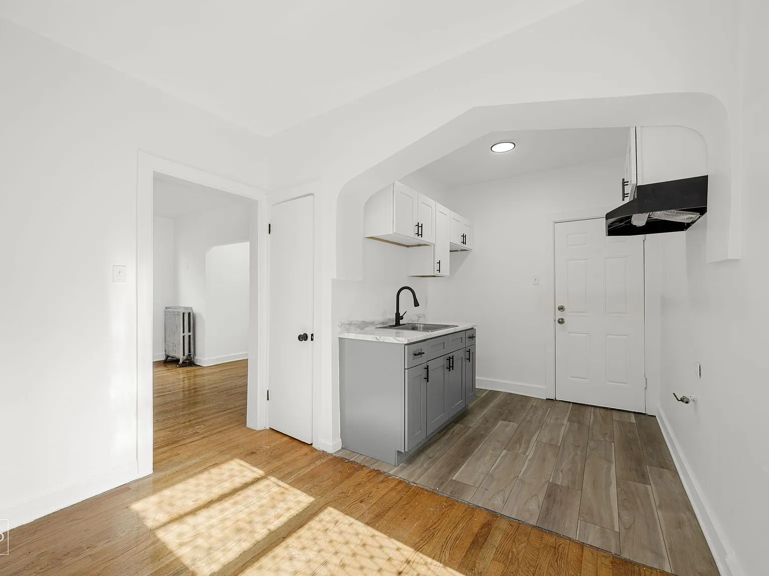 8051 S Ingleside — Photo 3
