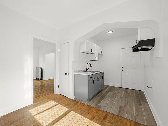 3rd image of 8051 S Ingleside Ave #9341