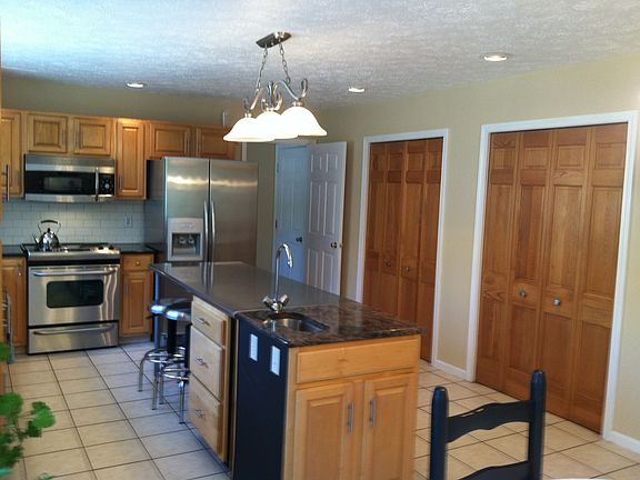 3rd image of 468 Newport Ct