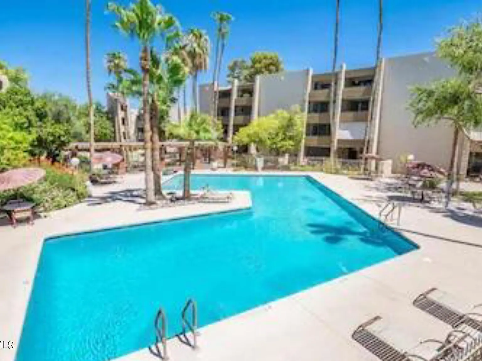 1 bed, 1.0 bath, 752 sqft, $2,000 — Photo 2