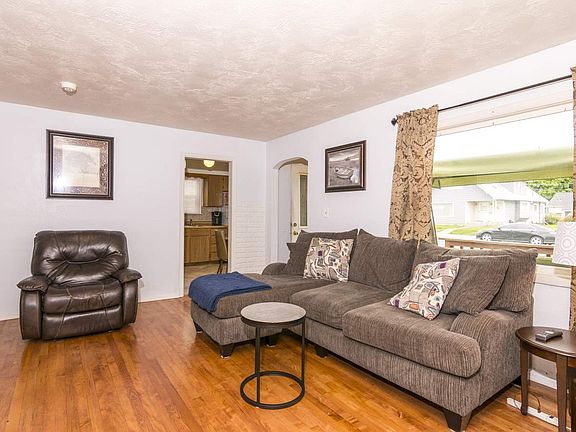 3rd image of 1023 E Rockwell Ave