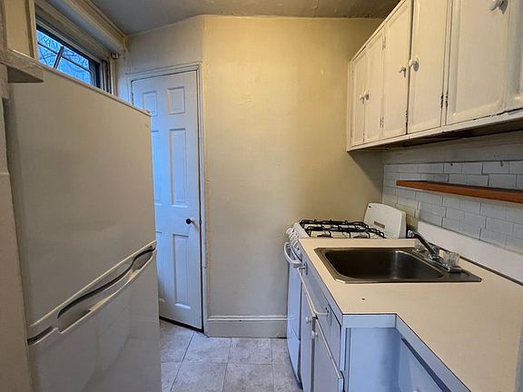 3rd image of 2211-13-15 Spruce St #13-06