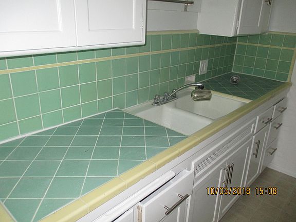 5th image of 905 N Sweetzer Ave #6