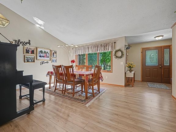 4th image of 207 10th Ave NW