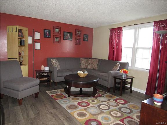 4th image of 104 Roycroft Dr