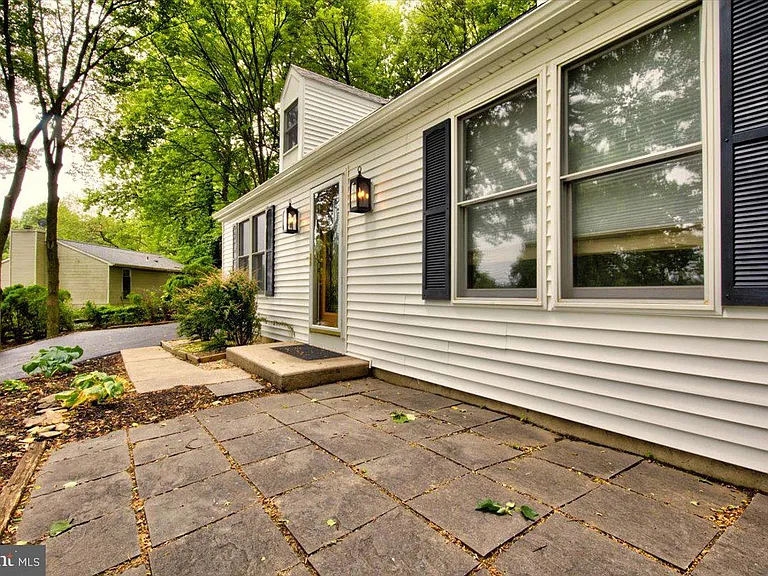 342 Sherry Ln — Photo 10
