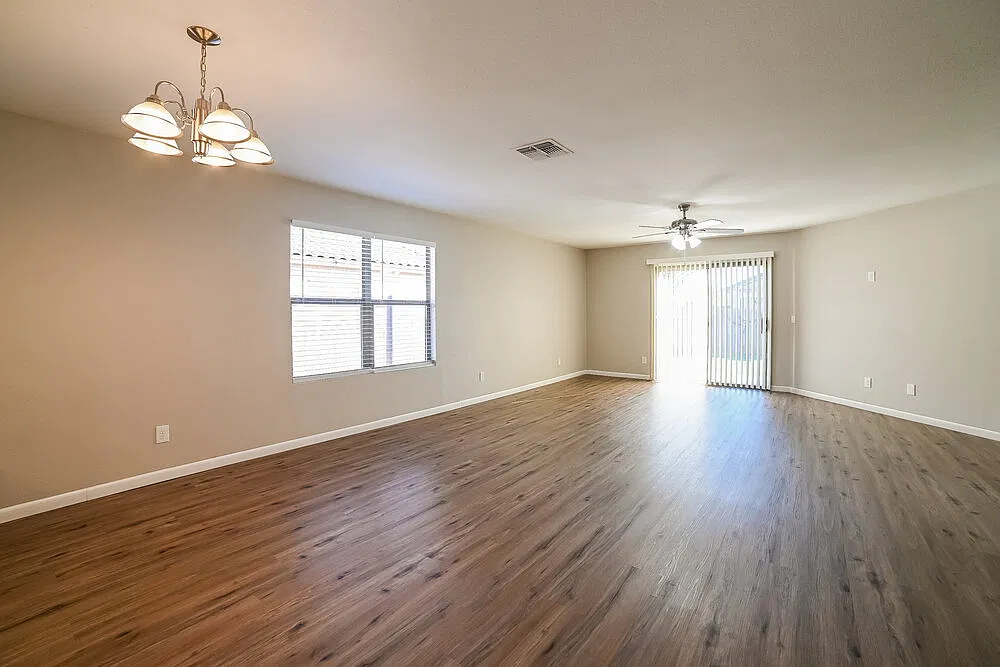 4 bed, 2.0 bath, 1919 sqft, $2,570 — Photo 4