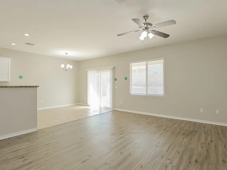 8237 W Kittiwake Ln — Photo 4