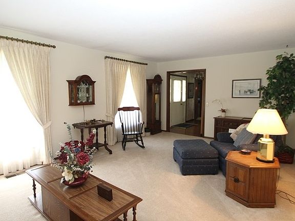 5th image of 4010 W Coventry Dr