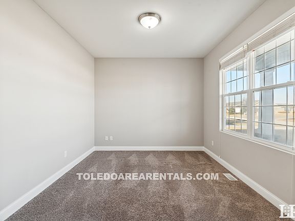 5th image of 26797 Woodmont Dr