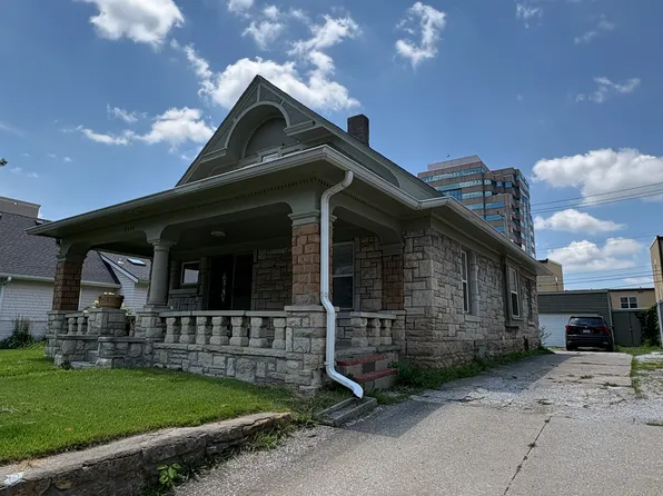 4534 Summit St, Kansas City, MO 64111