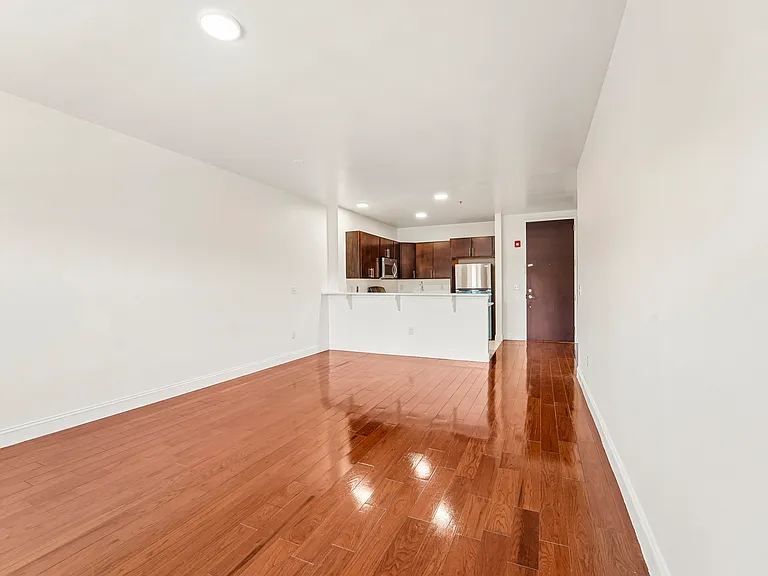 111 Glenwood — Photo 8