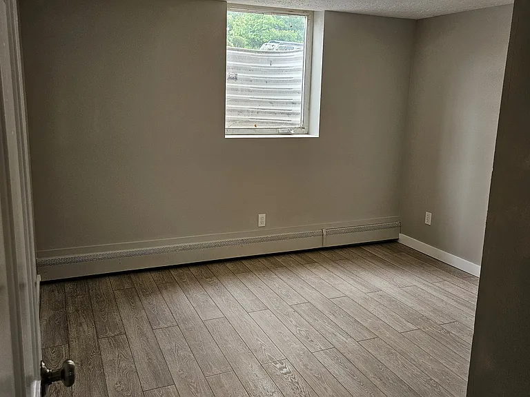2371 Tyler Ave #BASEMENT — Photo 8