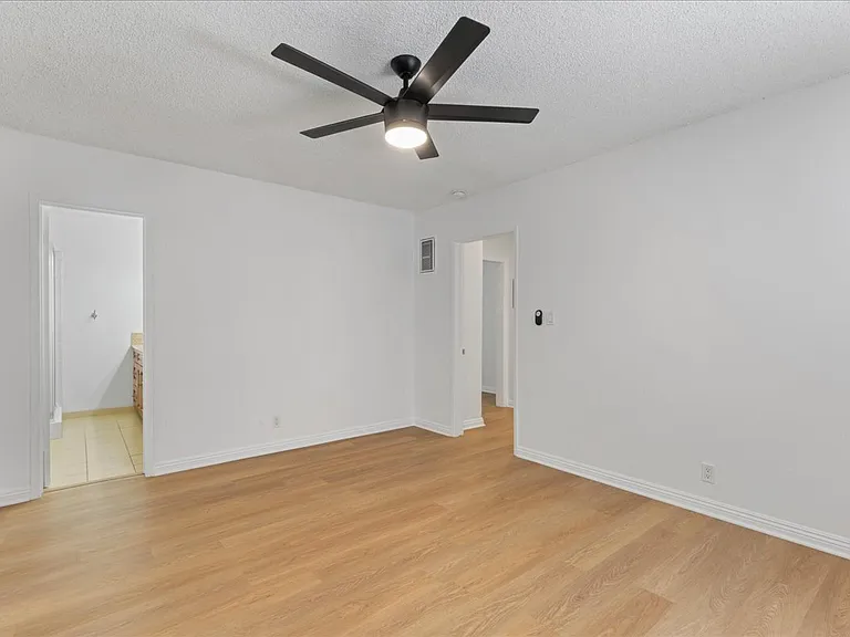 135 S Belmont St — Photo 29
