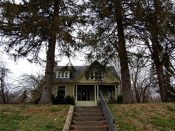 3rd image of 261 Church St