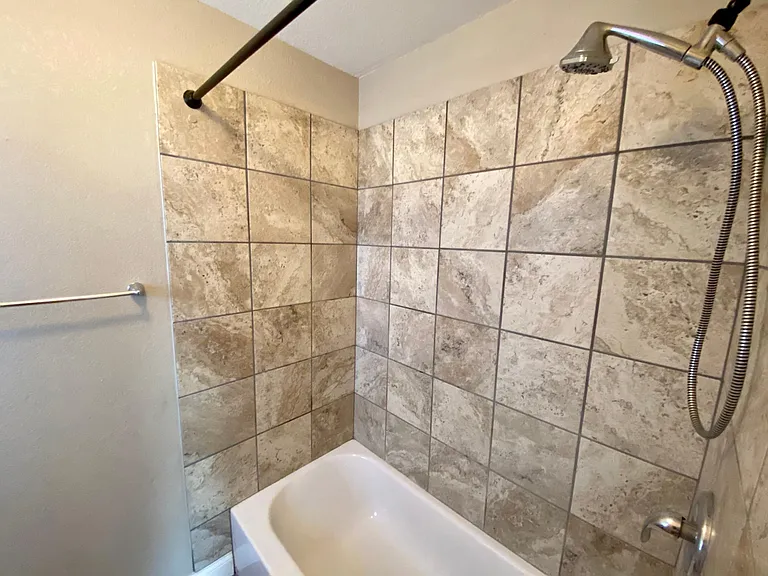 1013 Hyridge St — Photo 10
