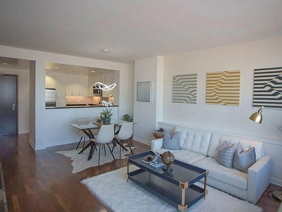 5th image of 260 King St Unit 1109