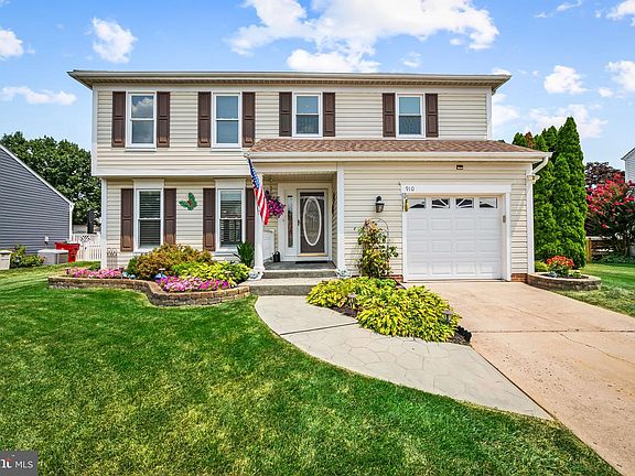 2nd image of 910 Bergen Ct