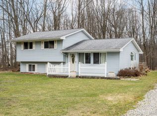 5227 Connors Ln, Highland, MI 48356
