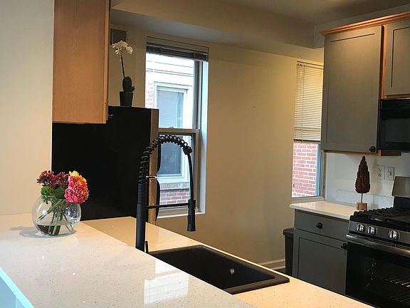 3rd image of 2213 Sarah St #2