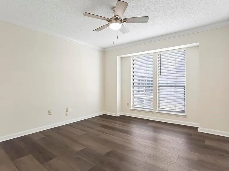 310 Granville Ct NE #1 — Photo 15