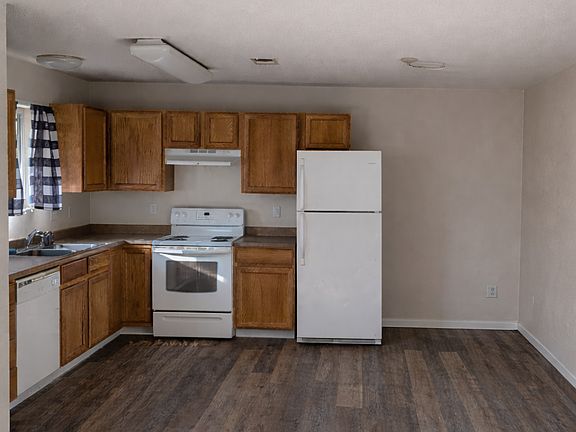 2nd image of 214 Country West Rd #8B