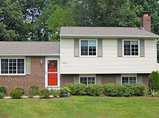 9813 Brightlea Dr, Vienna, VA 22181