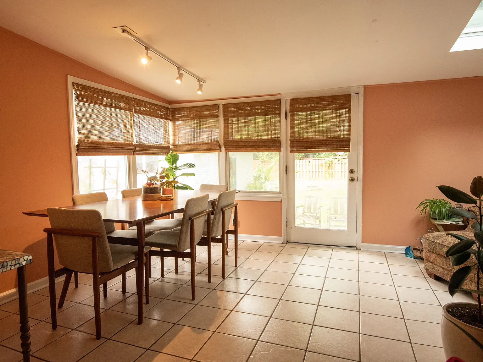2 bed, 1414 sqft, $2,400 — Photo 3