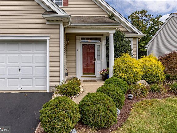 3rd image of 43 Globeflower Ln