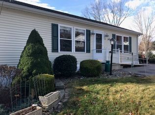 61 Rainbow Dr, Uncasville, CT 06382