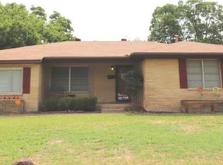 1208 Belmont St, Gainesville, TX 76240