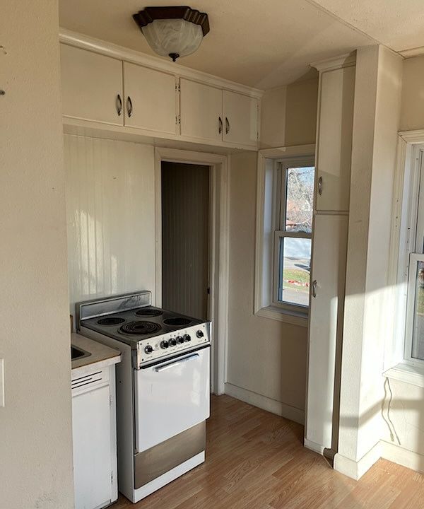 2nd image of 221 6th Ave E #10662808