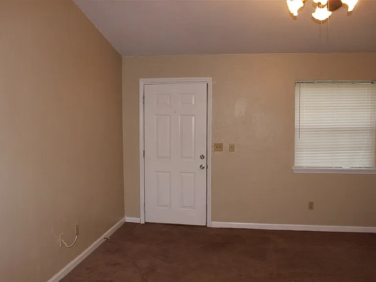 1253 Continental Ct — Photo 4