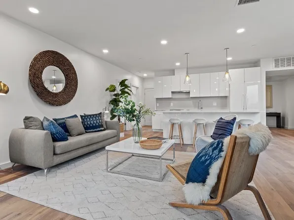 97 Elmwood St #106, Cambridge, MA 02140