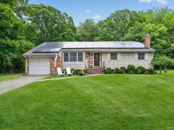 257 Bow Drive, Hauppauge, NY 11788
