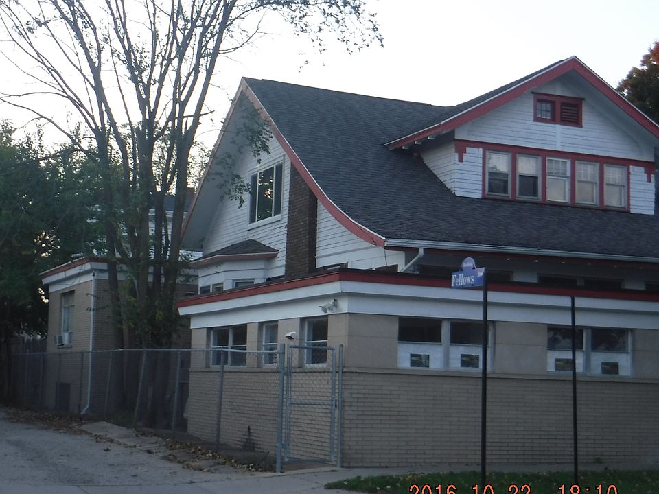 2nd image of 914 S Burdick St