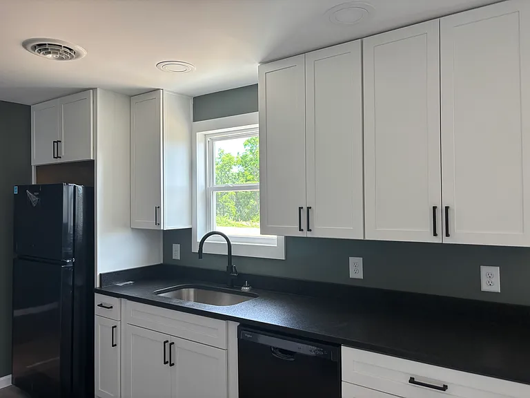 1463 E State St — Photo 3