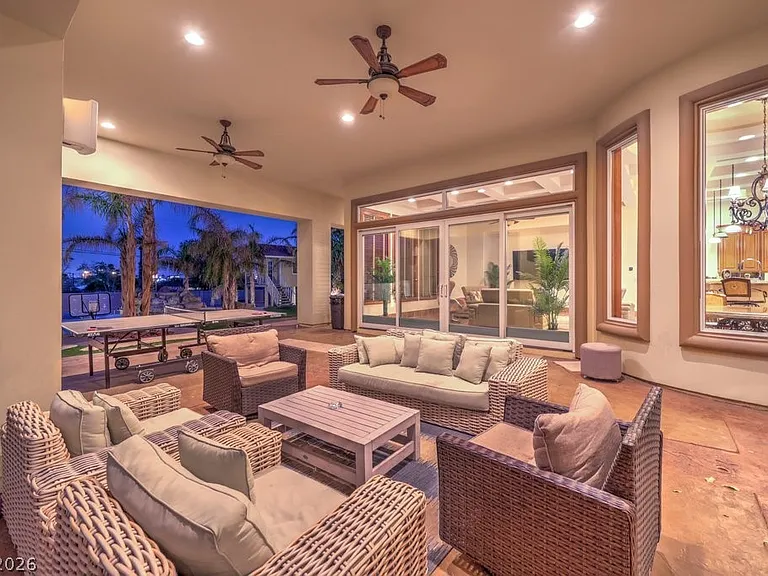 2780 El Camino Rd — Photo 10