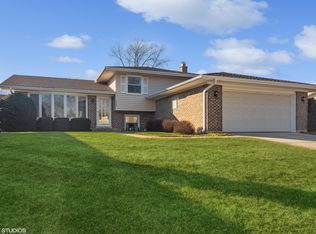 258 Staffmark Ln, Schaumburg, IL 60193