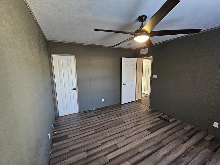 3434 Laguna Dr — Photo 14
