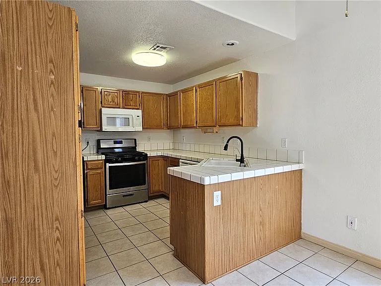 3569 Windy Bluff St — Photo 16